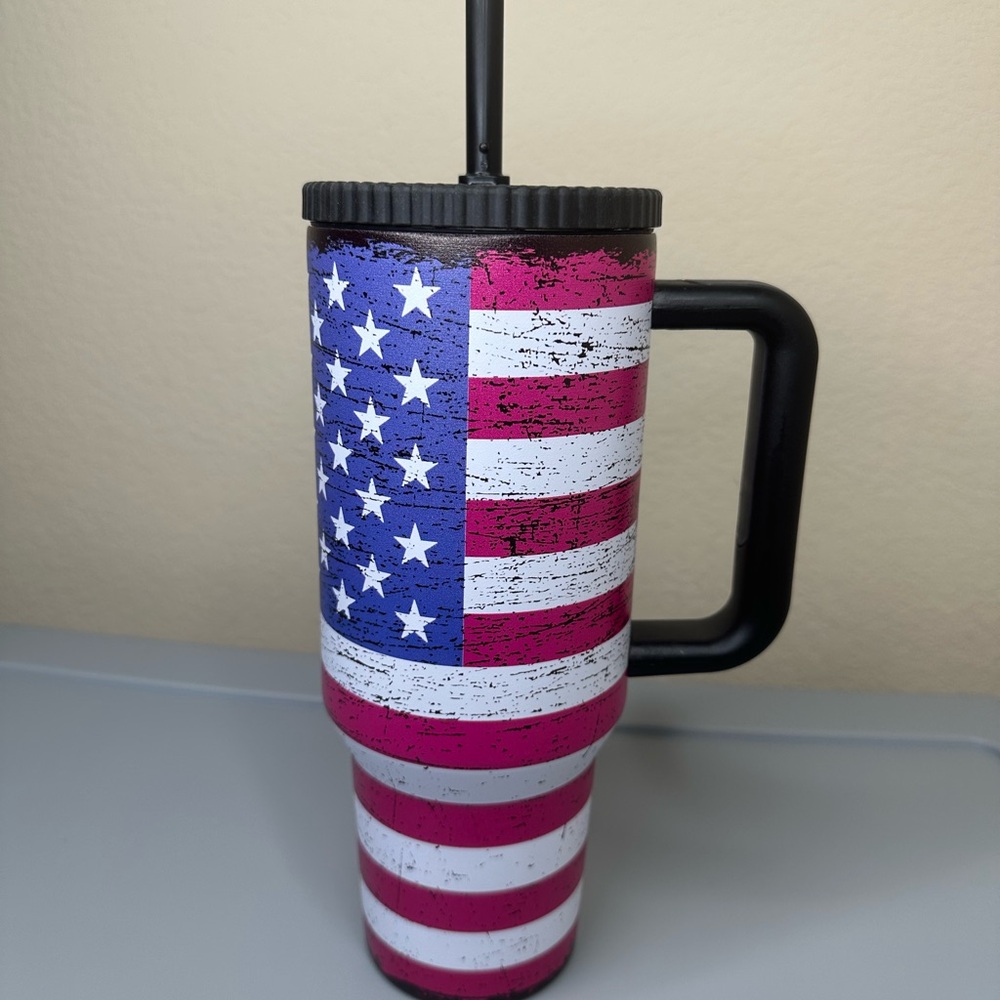 New! American Flag Tumbler with Attached Straw 40oz